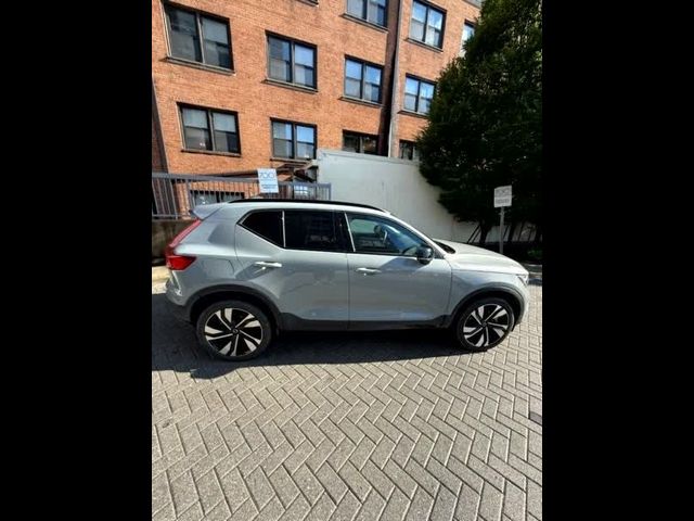 2024 Volvo XC40 Plus Dark Theme
