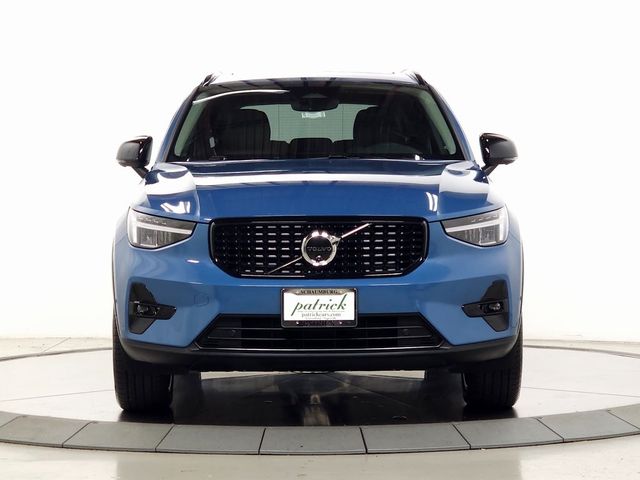 2024 Volvo XC40 Plus Dark Theme