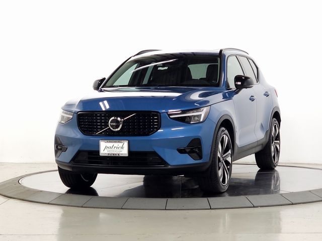 2024 Volvo XC40 Plus Dark Theme