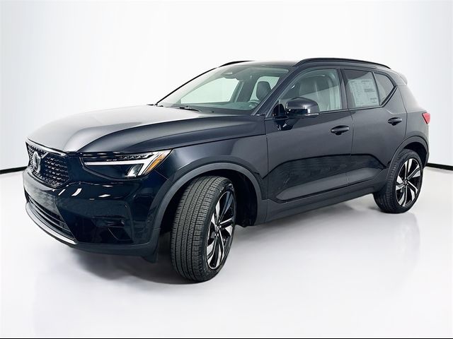 2024 Volvo XC40 Plus Dark Theme