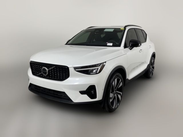 2024 Volvo XC40 Plus Dark Theme