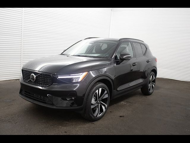 2024 Volvo XC40 Plus Dark Theme