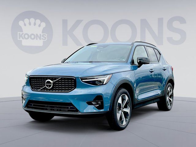 2024 Volvo XC40 Plus Dark Theme