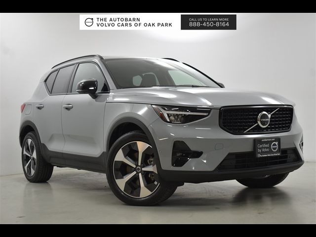 2024 Volvo XC40 Plus Dark Theme