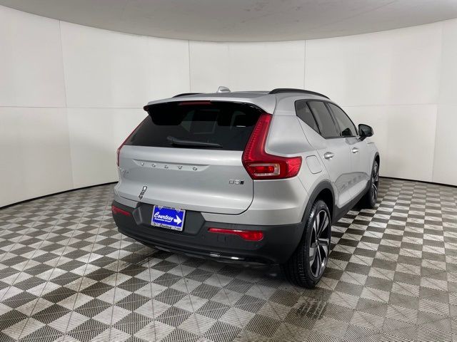 2024 Volvo XC40 Plus Dark Theme