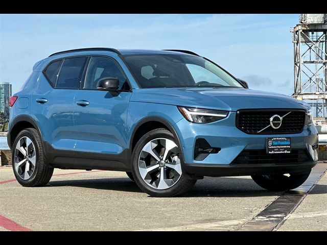 2024 Volvo XC40 Plus Dark Theme