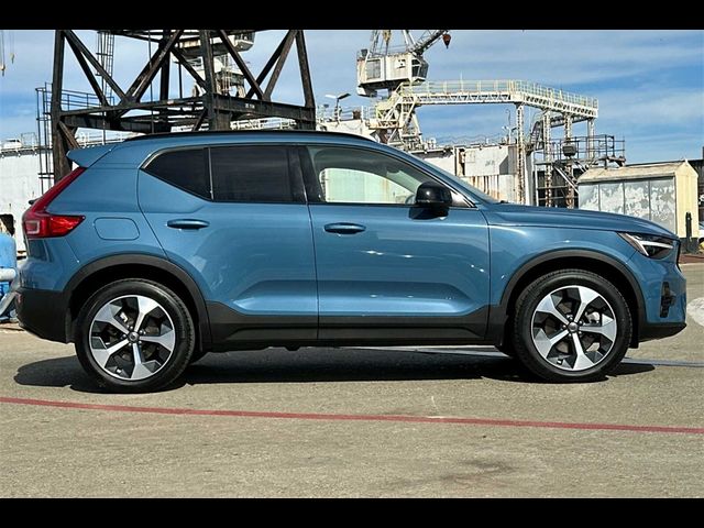 2024 Volvo XC40 Plus Dark Theme