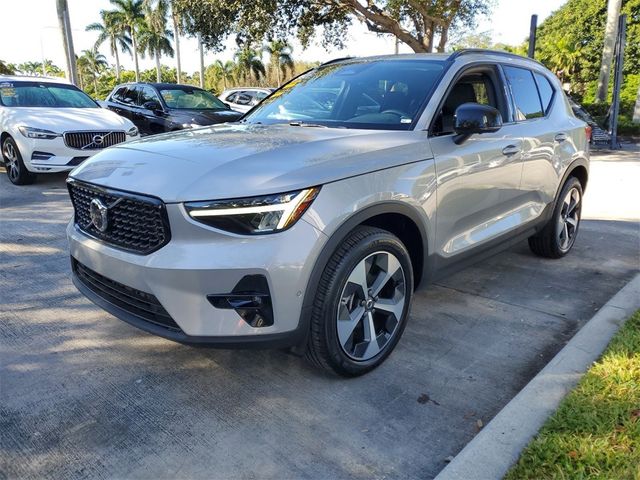 2024 Volvo XC40 Plus Dark Theme