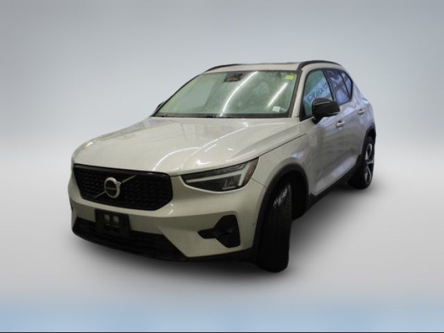 2024 Volvo XC40 Plus Dark Theme