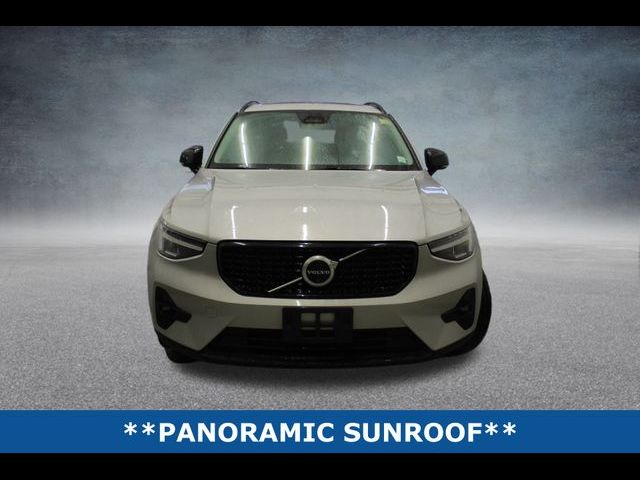 2024 Volvo XC40 Plus Dark Theme
