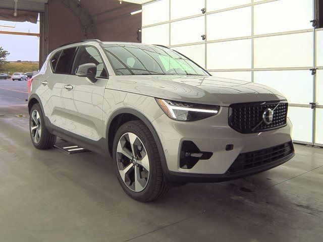 2024 Volvo XC40 Plus Dark Theme