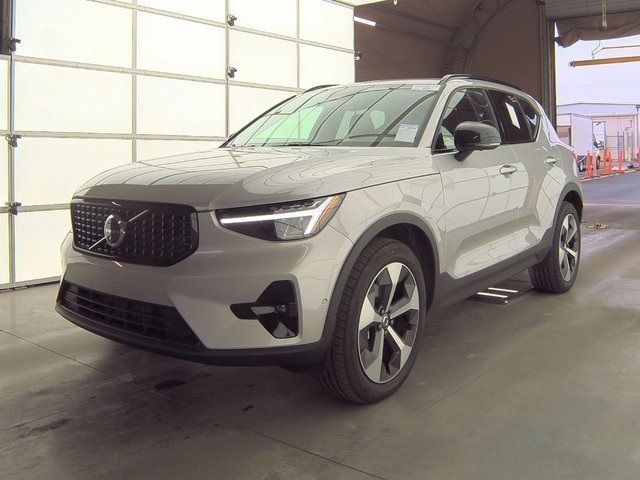 2024 Volvo XC40 Plus Dark Theme