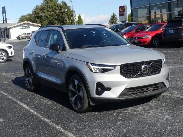 2024 Volvo XC40 Plus Dark Theme