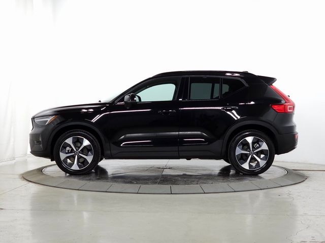 2024 Volvo XC40 Plus Dark Theme