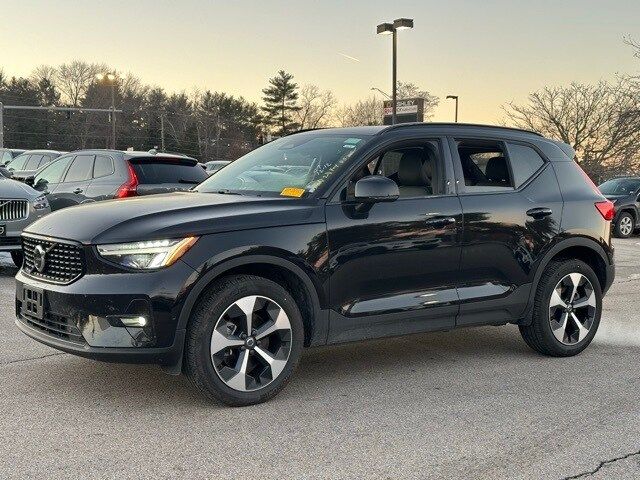 2024 Volvo XC40 Plus Dark Theme