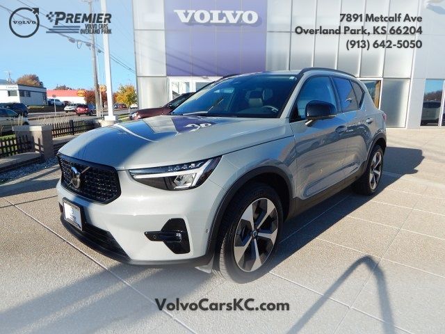 2024 Volvo XC40 Plus Dark Theme