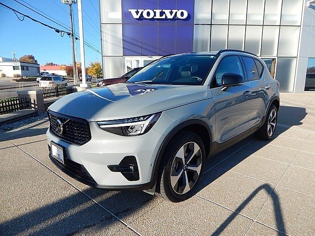 2024 Volvo XC40 Plus Dark Theme