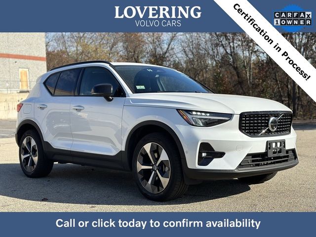 2024 Volvo XC40 Plus Dark Theme