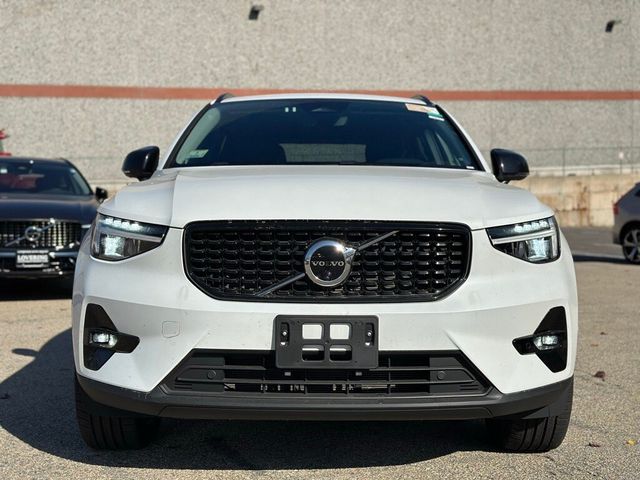 2024 Volvo XC40 Plus Dark Theme