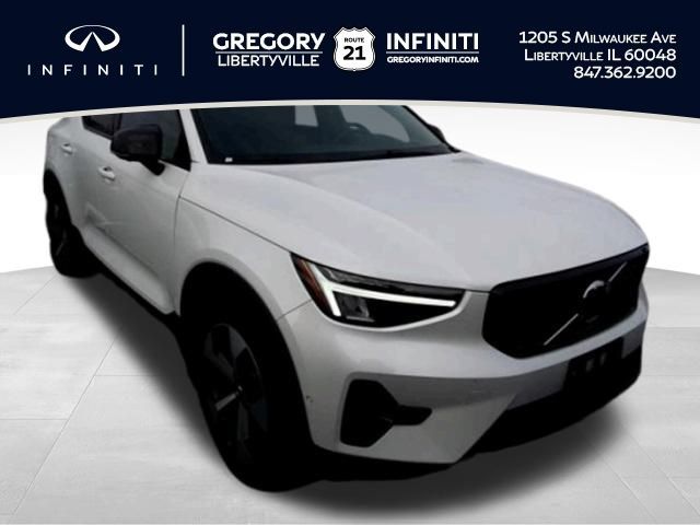 2024 Volvo XC40 Plus Dark Theme