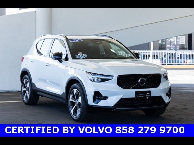 2024 Volvo XC40 Plus Dark Theme