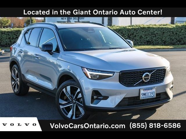 2024 Volvo XC40 Plus Dark Theme