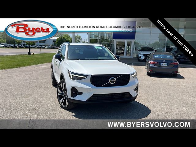 2024 Volvo XC40 Plus Dark Theme