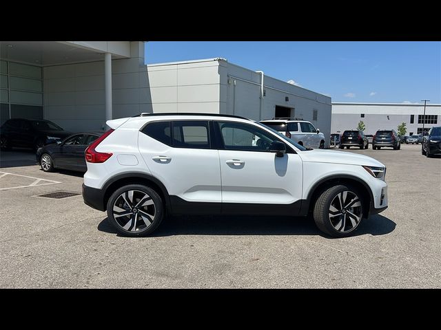 2024 Volvo XC40 Plus Dark Theme