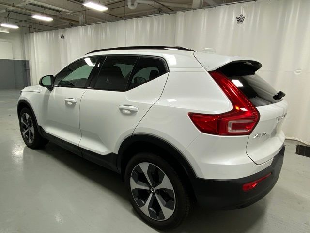 2024 Volvo XC40 Plus Dark Theme