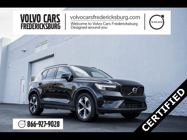 2024 Volvo XC40 Plus Dark Theme