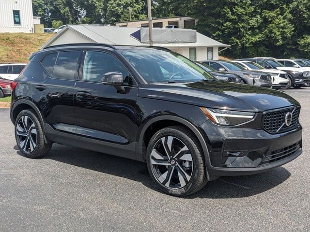 2024 Volvo XC40 Plus Dark Theme