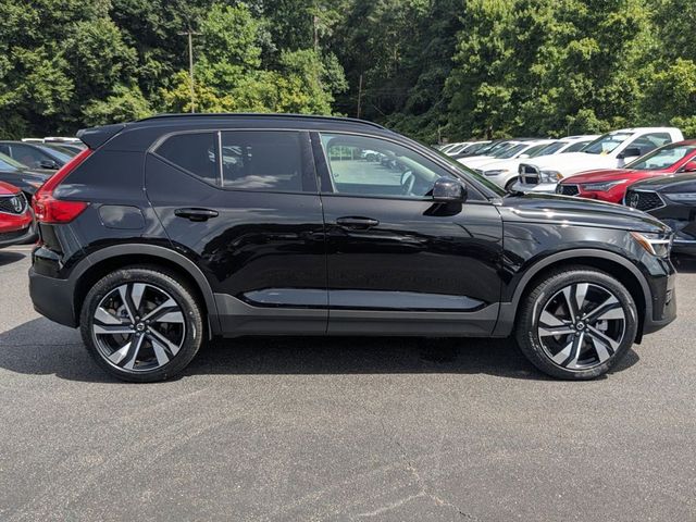 2024 Volvo XC40 Plus Dark Theme