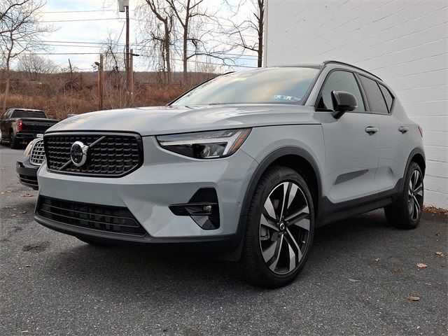 2024 Volvo XC40 Plus Dark Theme