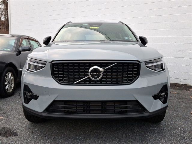 2024 Volvo XC40 Plus Dark Theme