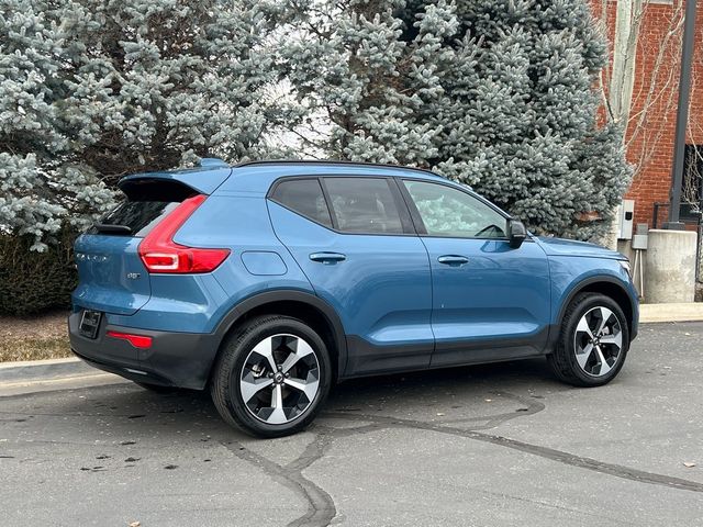 2024 Volvo XC40 Plus Dark Theme