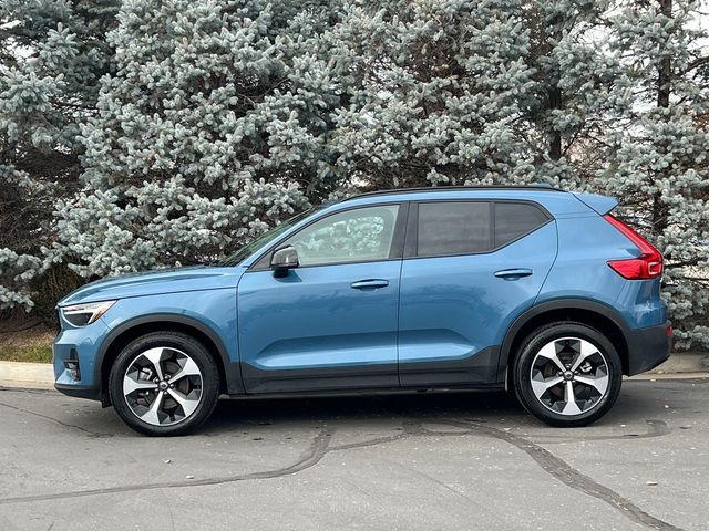 2024 Volvo XC40 Plus Dark Theme