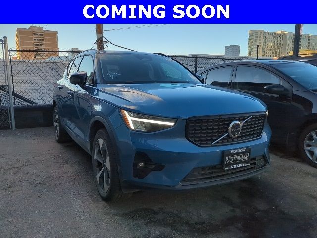 2024 Volvo XC40 Plus Dark Theme