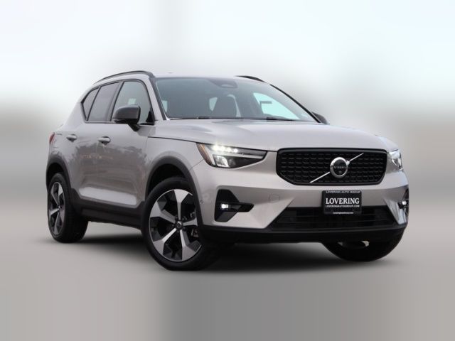 2024 Volvo XC40 Plus Dark Theme