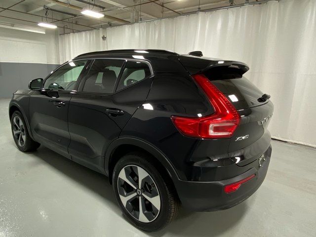 2024 Volvo XC40 Plus Dark Theme