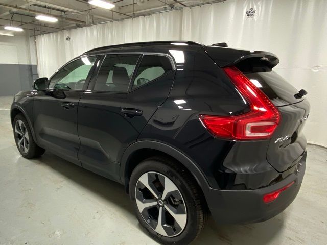 2024 Volvo XC40 Plus Dark Theme