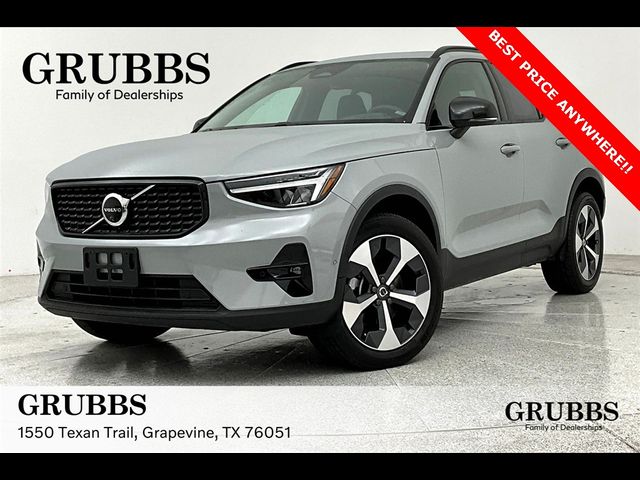 2024 Volvo XC40 Plus Dark Theme