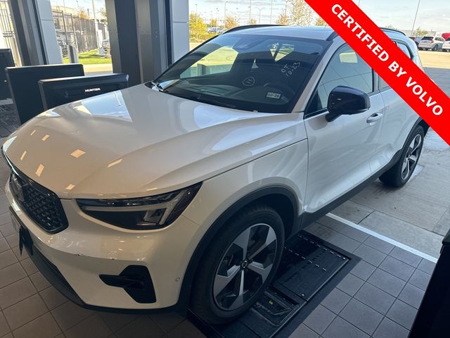 2024 Volvo XC40 Plus Dark Theme