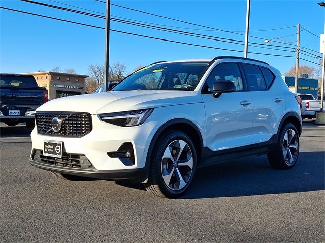 2024 Volvo XC40 Plus Dark Theme