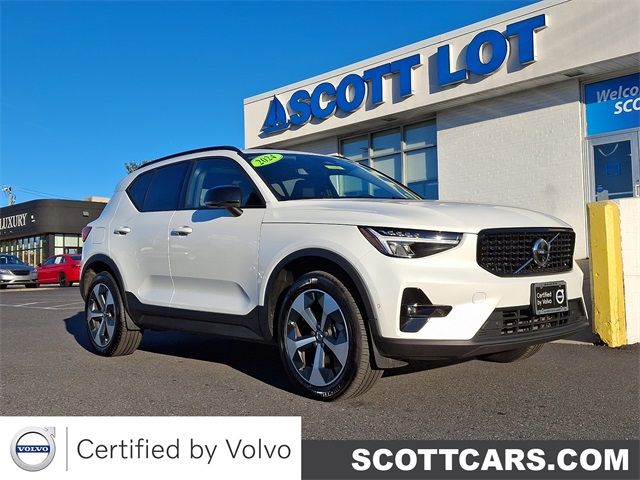 2024 Volvo XC40 Plus Dark Theme