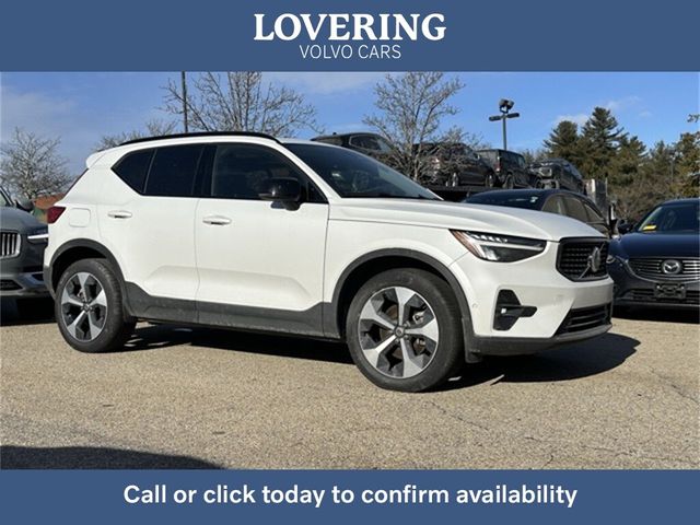 2024 Volvo XC40 Plus Dark Theme