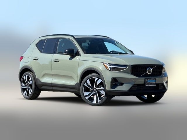2024 Volvo XC40 Plus Dark Theme