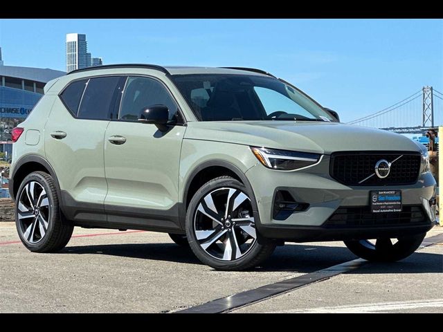 2024 Volvo XC40 Plus Dark Theme