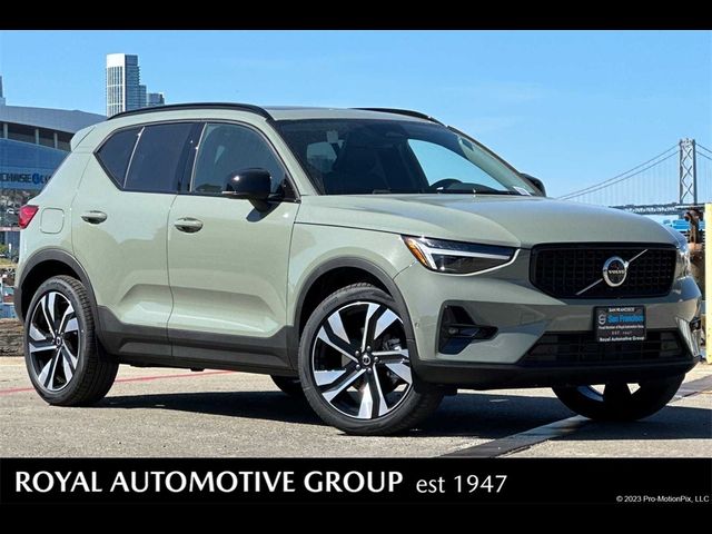 2024 Volvo XC40 Plus Dark Theme