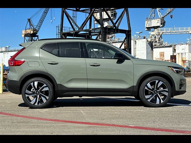 2024 Volvo XC40 Plus Dark Theme