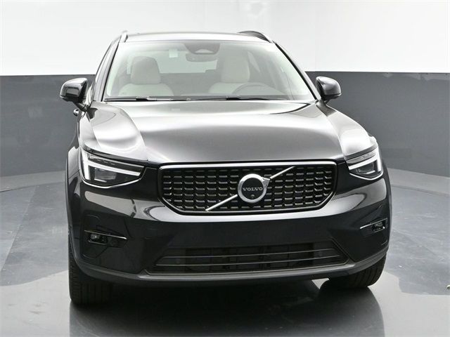 2024 Volvo XC40 Plus Dark Theme